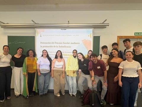 Compañeras de Yiló participaron el pasado lunes 18 de mayo de 2026 de clase con los alumnos de educación primaria, en la asignatura "Familia, contextos y relaciones interpersonales", en la Faultad de Educación de la Universidad de Sevilla